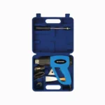 Voltaje: 220V. Temperatura regulable entre 300°-550° para adaptarse a diferentes materiales. Incluye 11 accesorios para diversas aplicaciones. Ideal para pegado de plásticos, remoción de pintura, calentamiento de materiales. Kit Pistola de Calor Gamma G1935kar 2 kW Celeste con maletín. Potencia de 2 kW para trabajos exigentes. Diseño ligero de 750 g para un manejo cómodo.